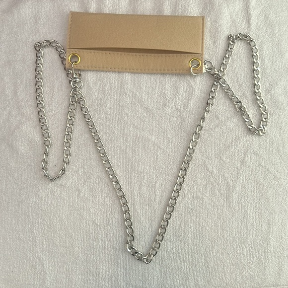 Silvertone Heavier Bag Chain with Felt wallet Insert - Picture 3 of 3